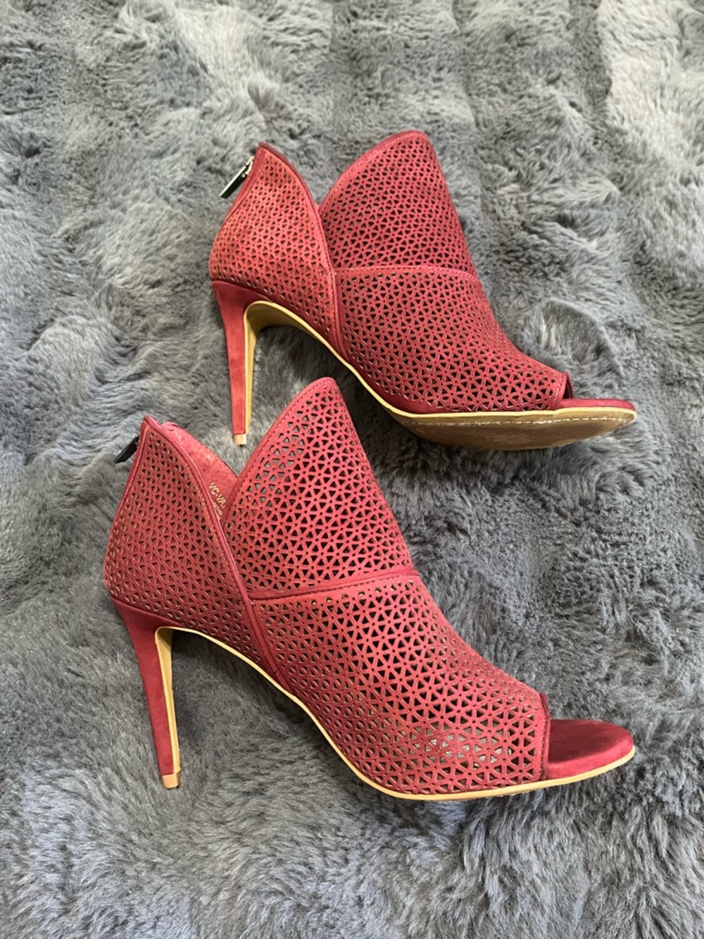 Vince Camuto Red Laser-Cut Peep-Toe Stiletto Booties Size 8.5 - Picture 3 of 17
